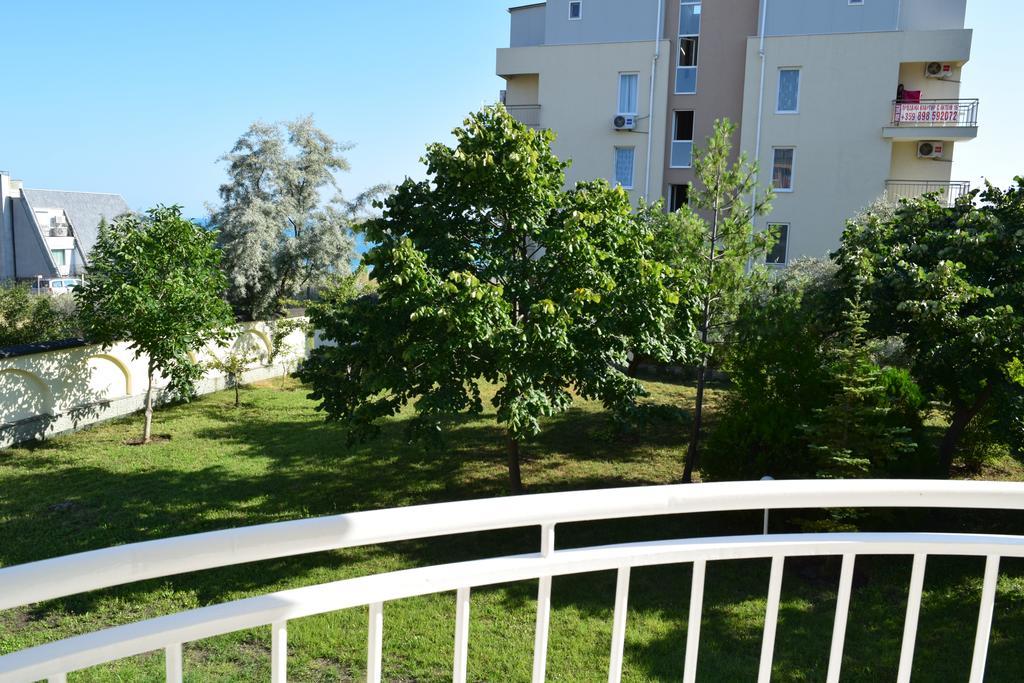 Hotel Eva Ravda Bagian luar foto