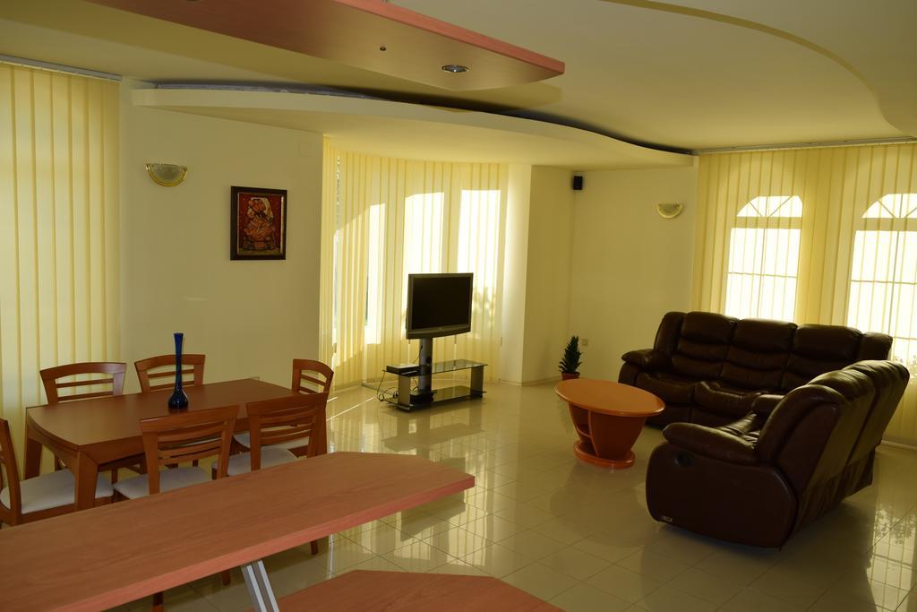 Hotel Eva Ravda Bagian luar foto