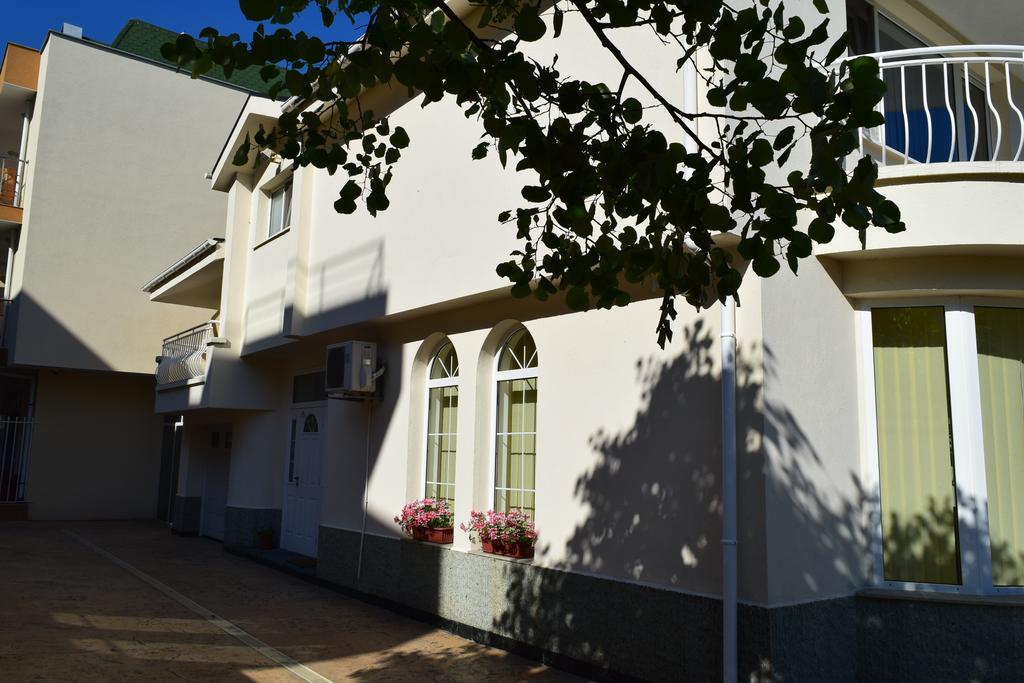 Hotel Eva Ravda Bagian luar foto