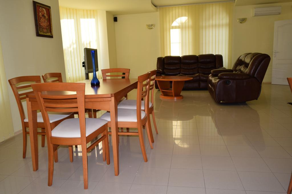 Hotel Eva Ravda Bagian luar foto