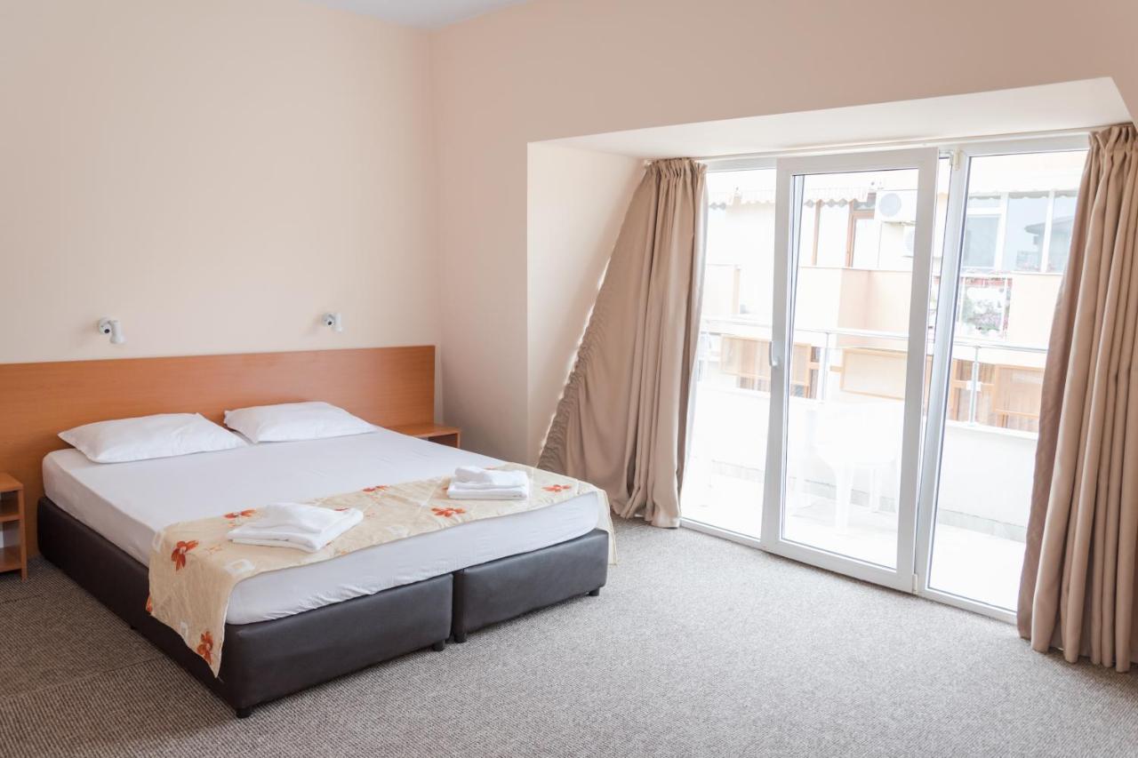 Hotel Eva Ravda Bagian luar foto