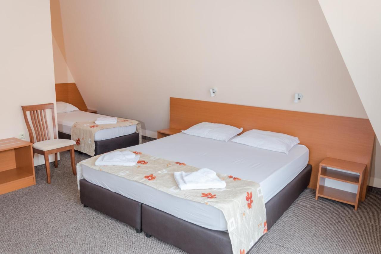Hotel Eva Ravda Bagian luar foto