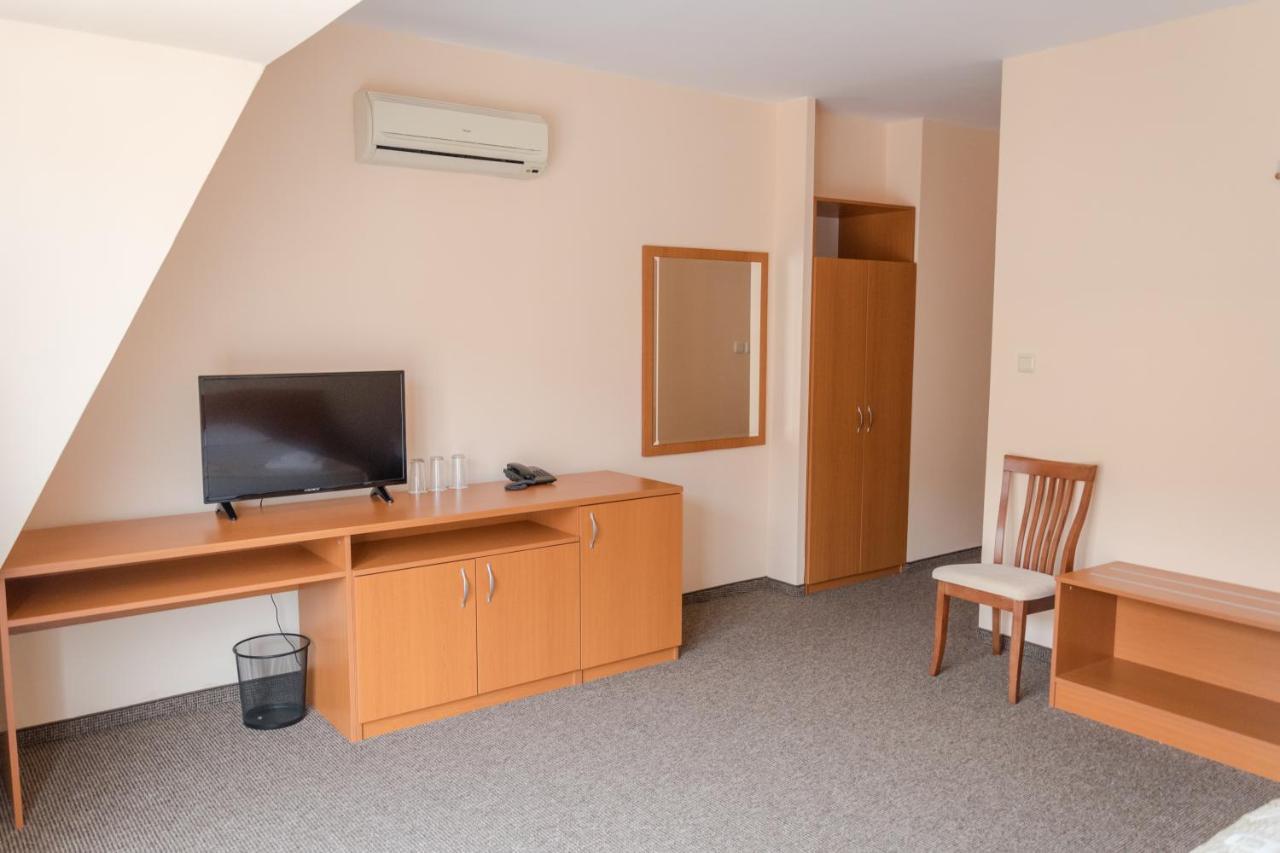 Hotel Eva Ravda Bagian luar foto