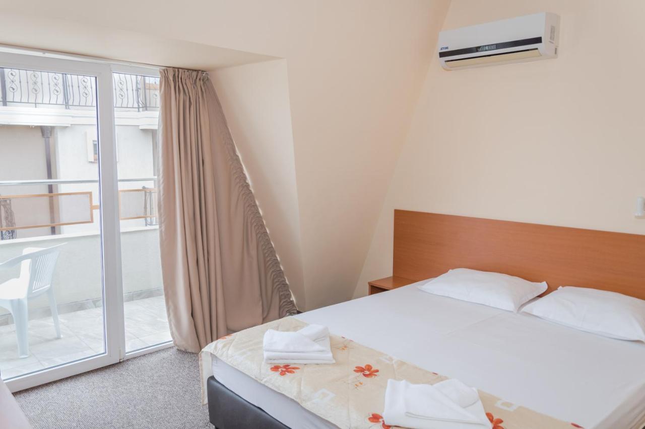 Hotel Eva Ravda Bagian luar foto