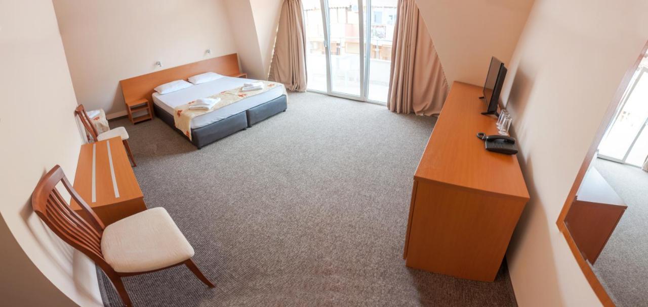 Hotel Eva Ravda Bagian luar foto