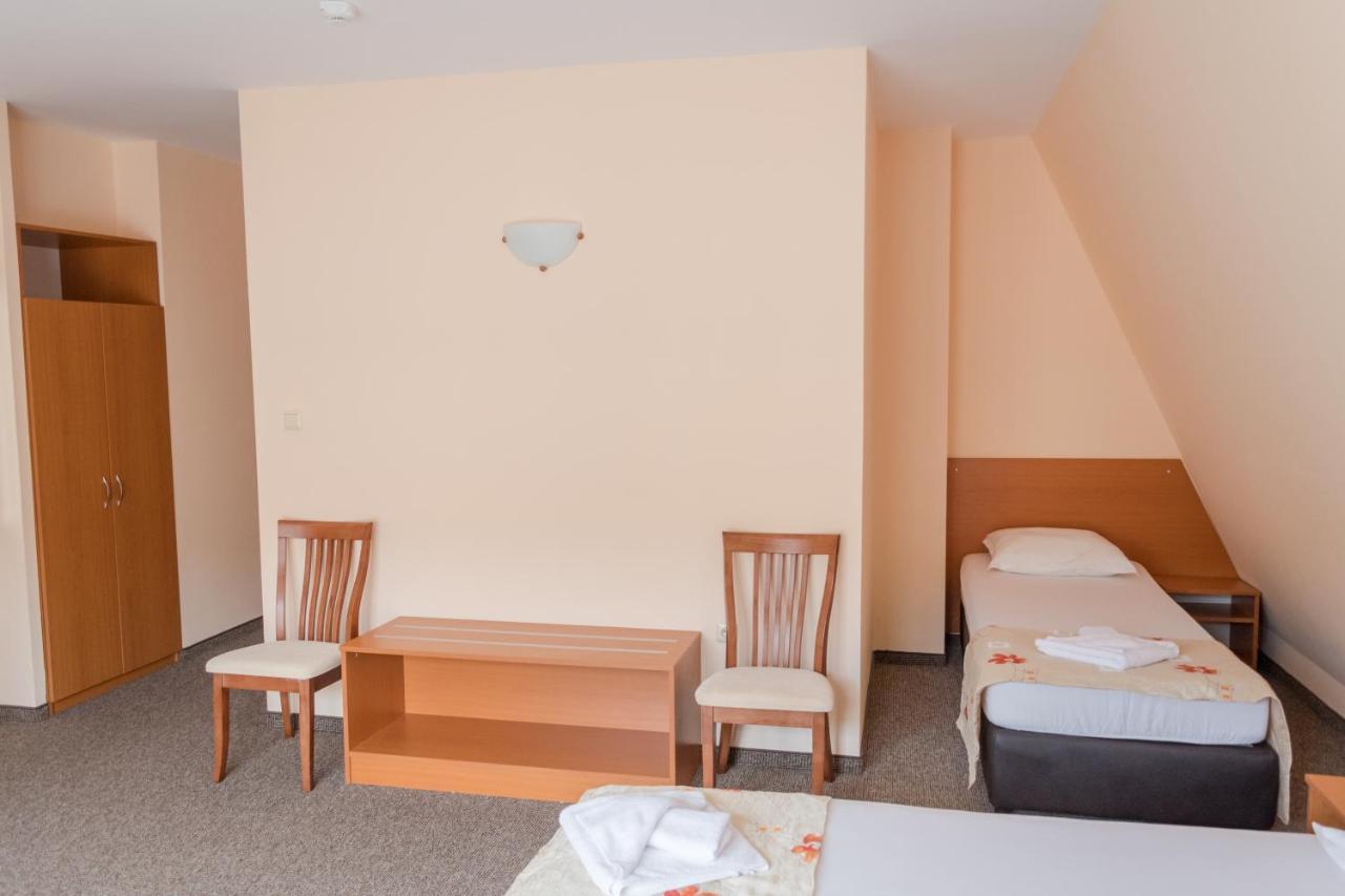 Hotel Eva Ravda Bagian luar foto