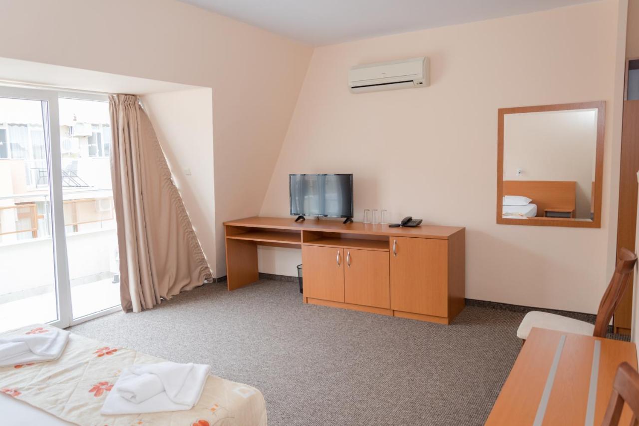 Hotel Eva Ravda Bagian luar foto