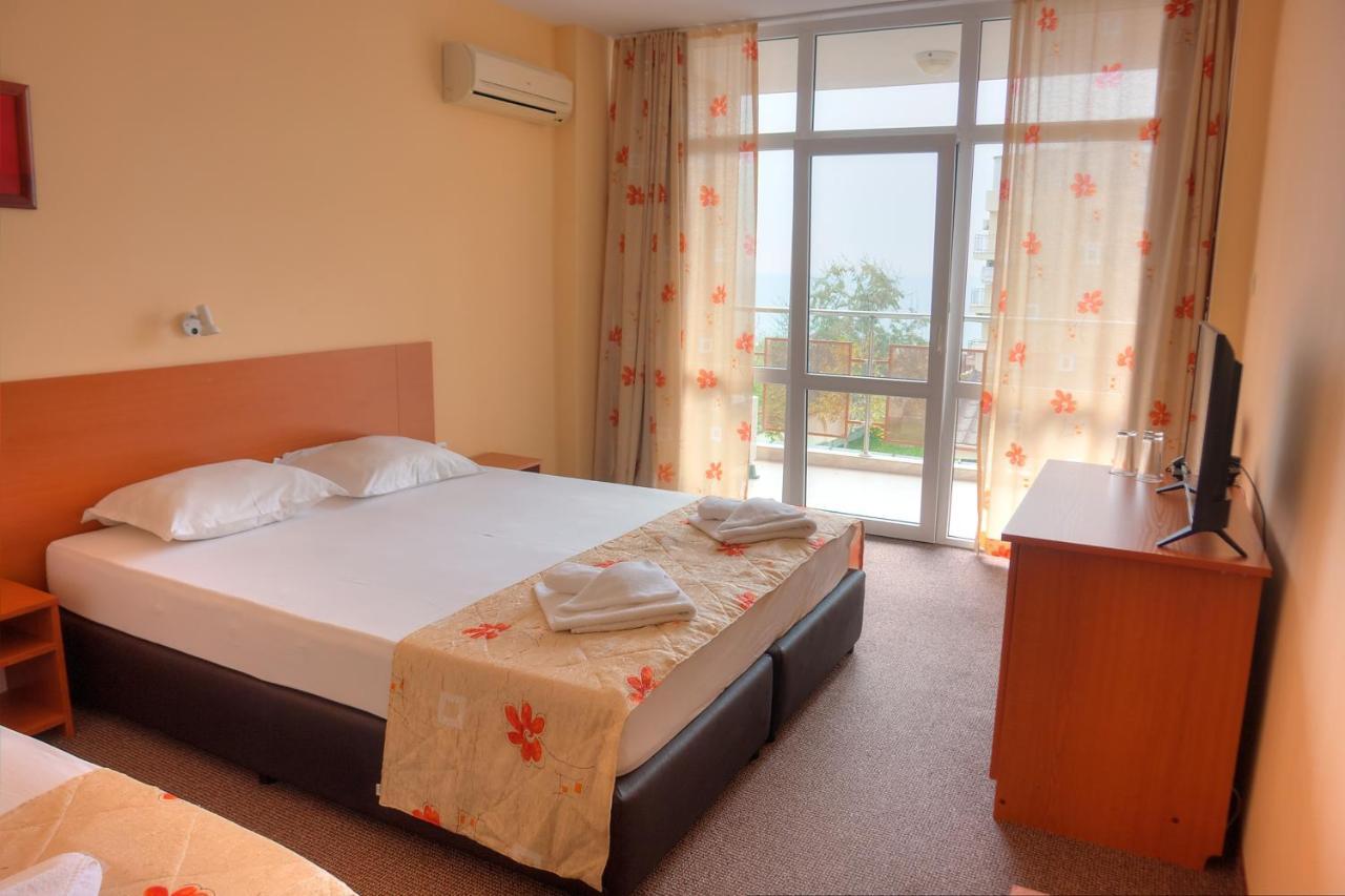 Hotel Eva Ravda Bagian luar foto