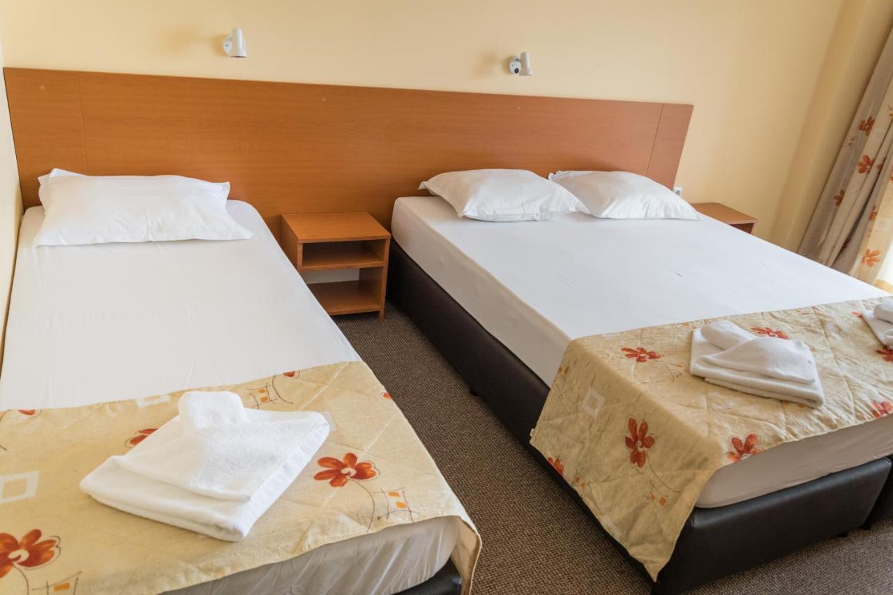 Hotel Eva Ravda Bagian luar foto