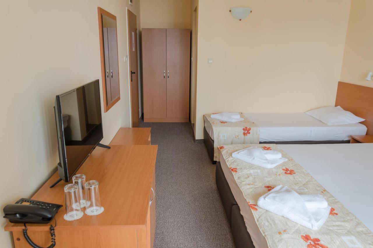 Hotel Eva Ravda Bagian luar foto