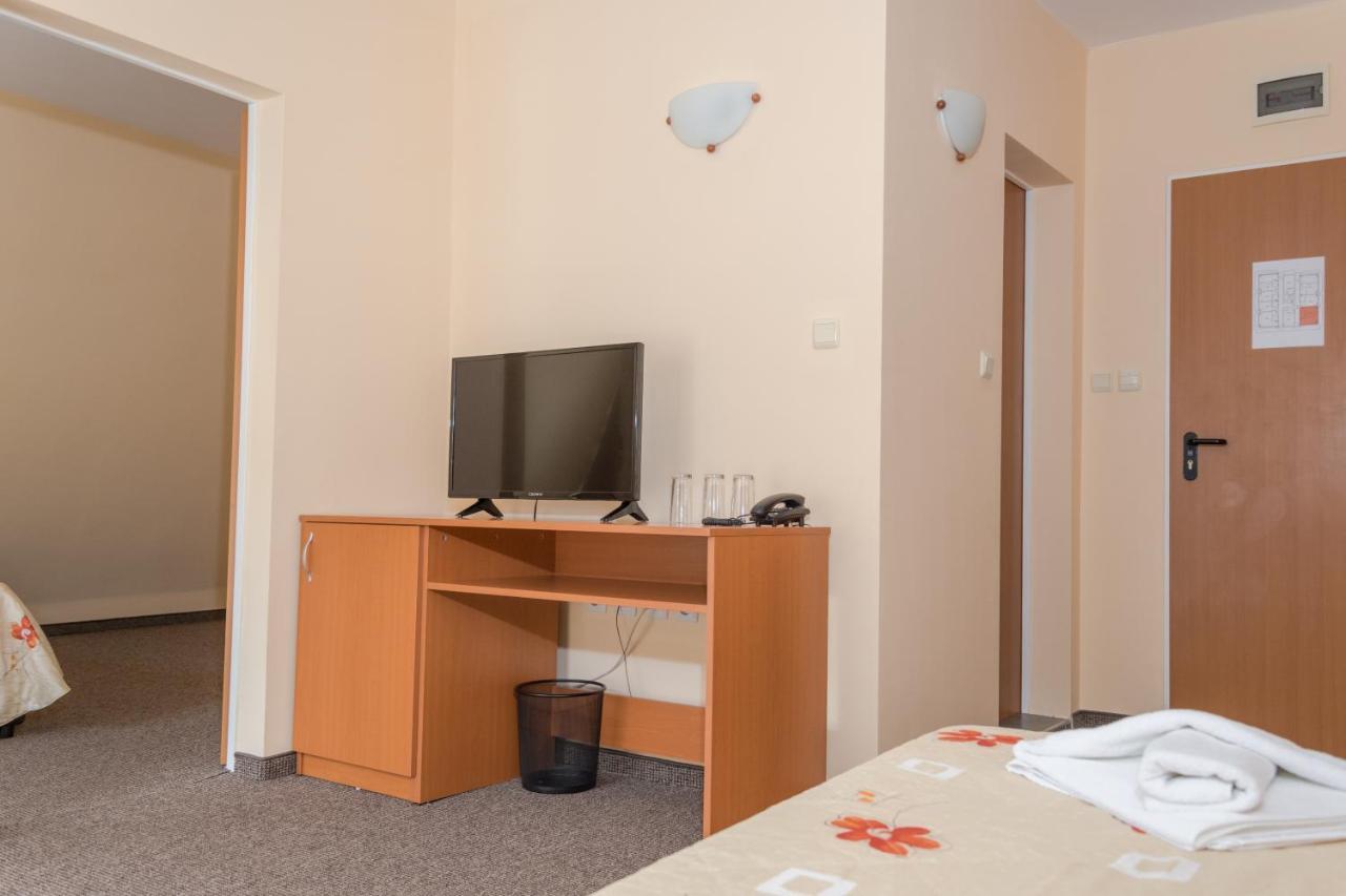 Hotel Eva Ravda Bagian luar foto