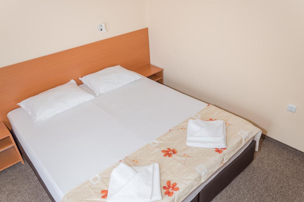 Hotel Eva Ravda Bagian luar foto
