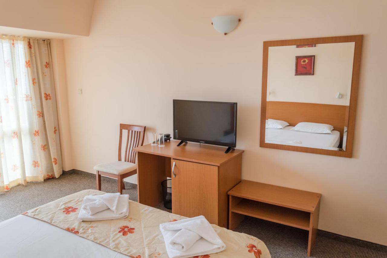 Hotel Eva Ravda Bagian luar foto