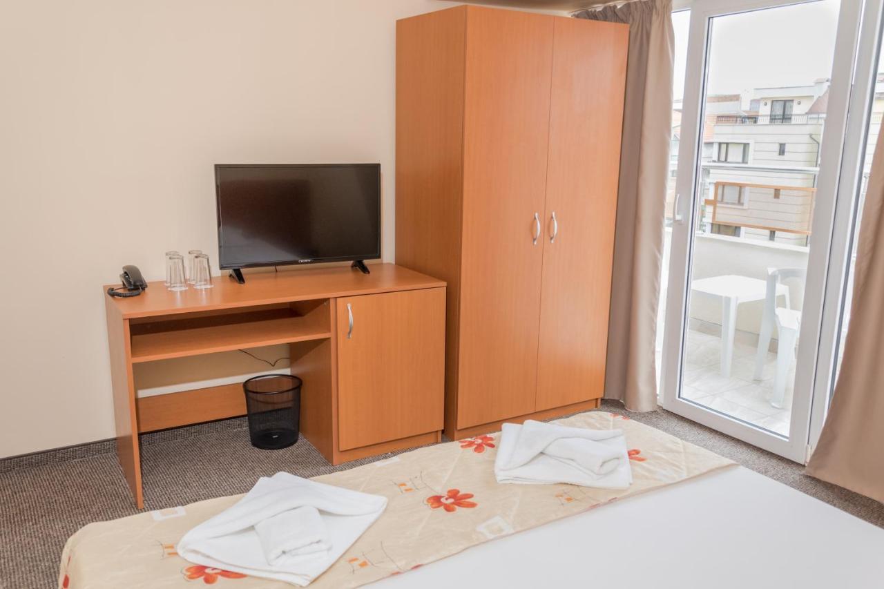 Hotel Eva Ravda Bagian luar foto