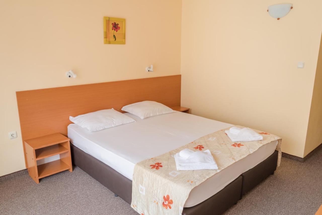 Hotel Eva Ravda Bagian luar foto