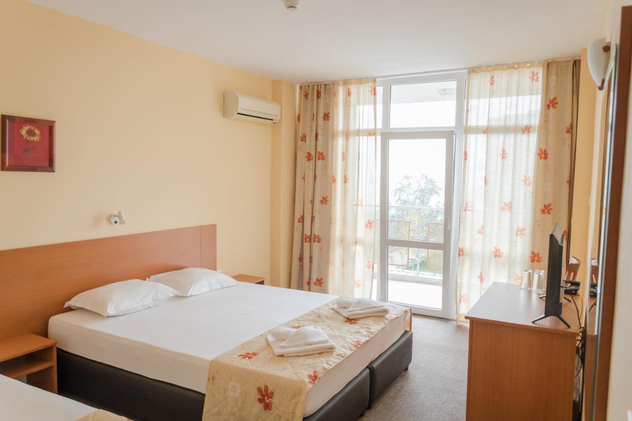 Hotel Eva Ravda Bagian luar foto