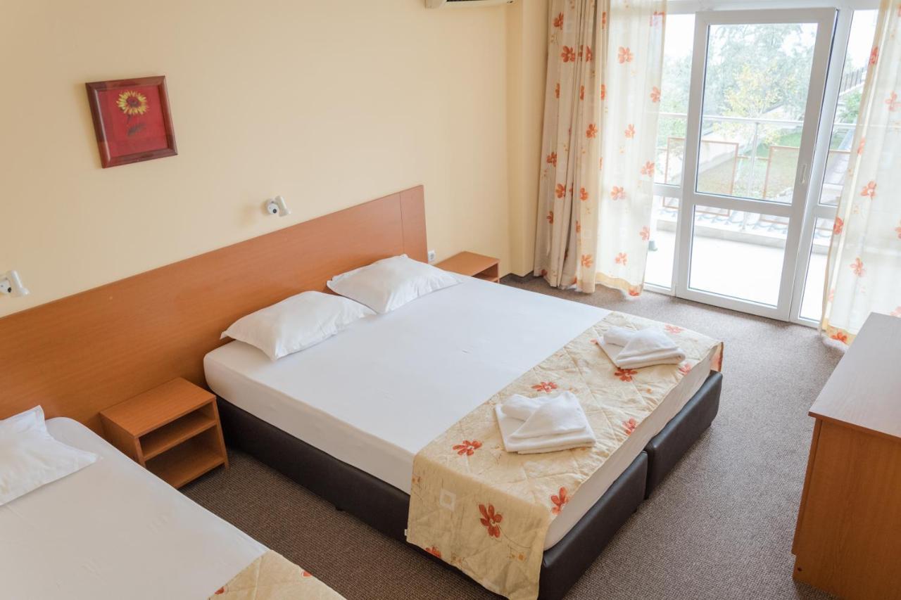 Hotel Eva Ravda Bagian luar foto