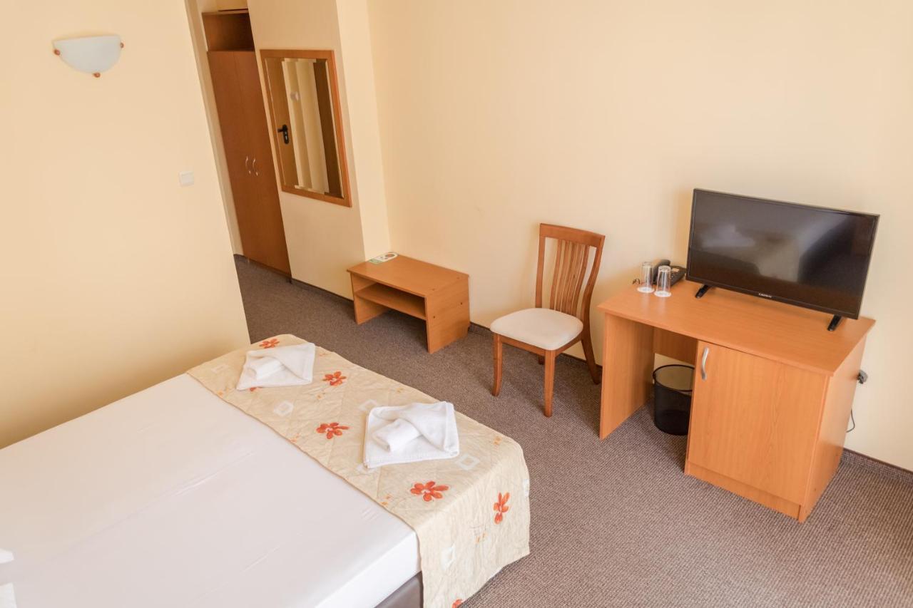 Hotel Eva Ravda Bagian luar foto