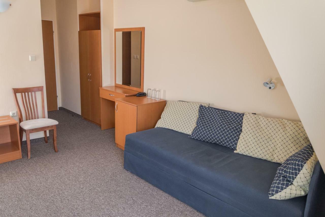 Hotel Eva Ravda Bagian luar foto